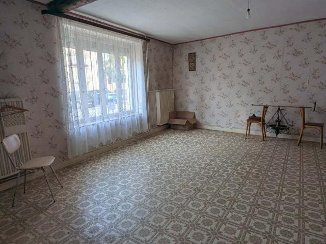 Maison en vente à Bazeilles, Grand Est, 136200€