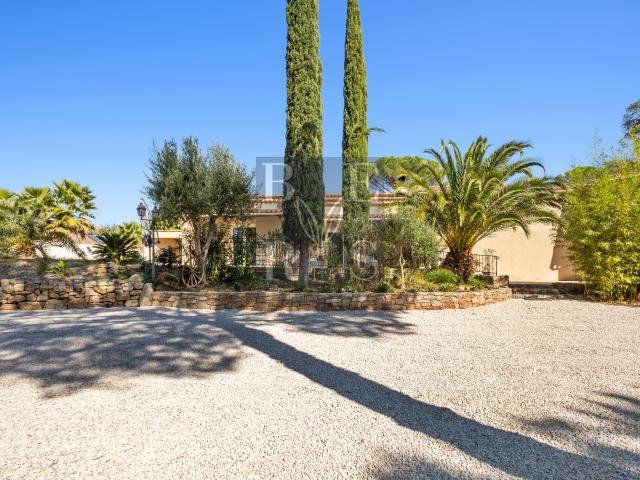 Maison en vente à Cannet des Maures, Provence Alpes Côte d'Azur, 759050€