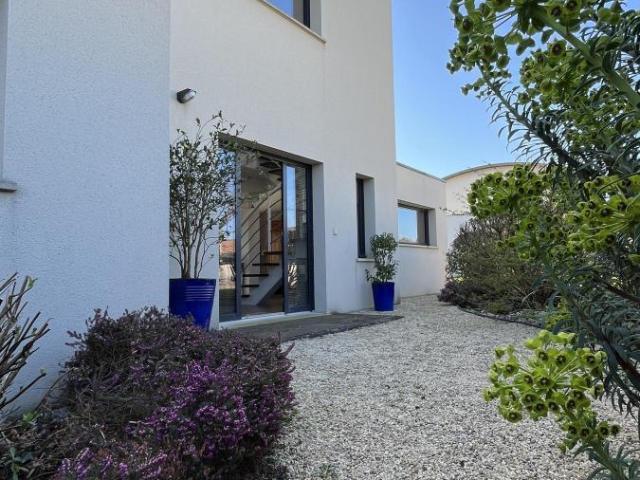 Maison en vente à Caen, Normandie, 720000€