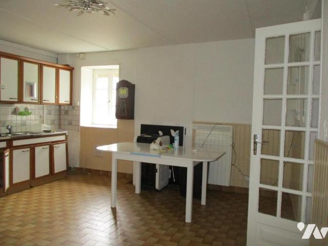 Maison en vente à Carhaix Plouguer, Bretagne, 79500€