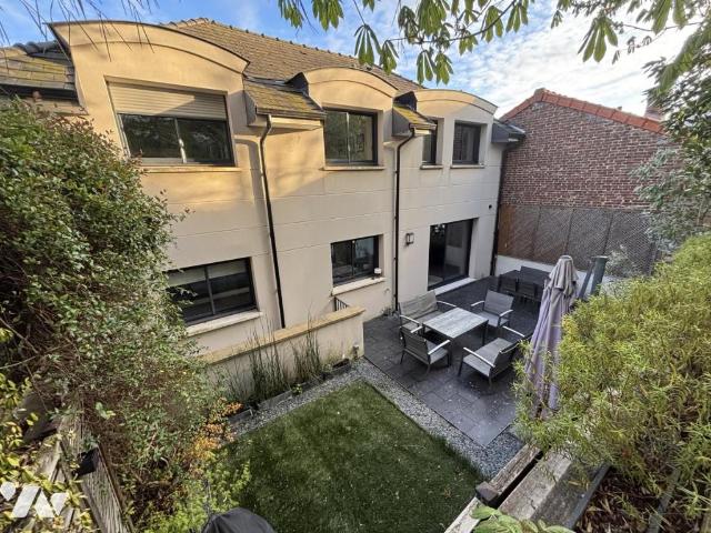 Maison en vente à Chatou, Île de France, 966000€