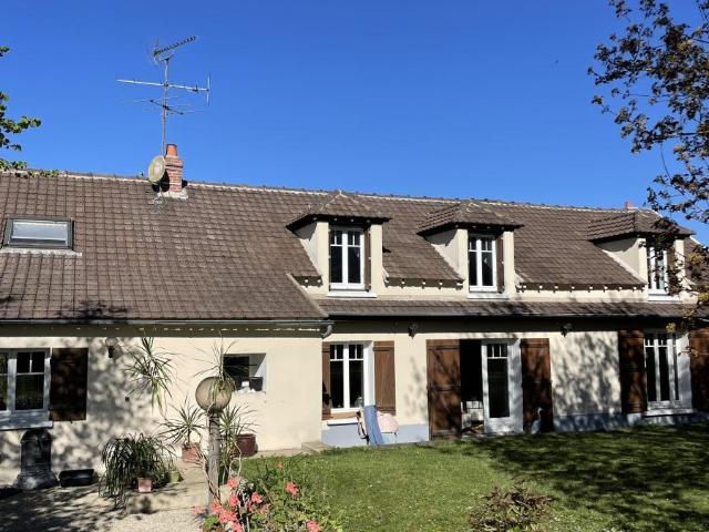 Maison en vente à Chaintreaux, Île de France, 400000€