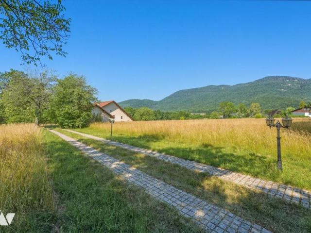 Maison en vente à Divonne les Bains, Auvergne Rhône Alpes, 2500 €