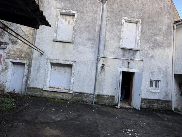 Maison en vente à Fontenay le Comte, Pays de la Loire, 74200€