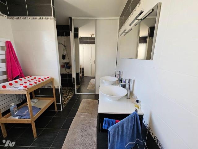 Maison en vente à Gua, Nouvelle Aquitaine, 650000€