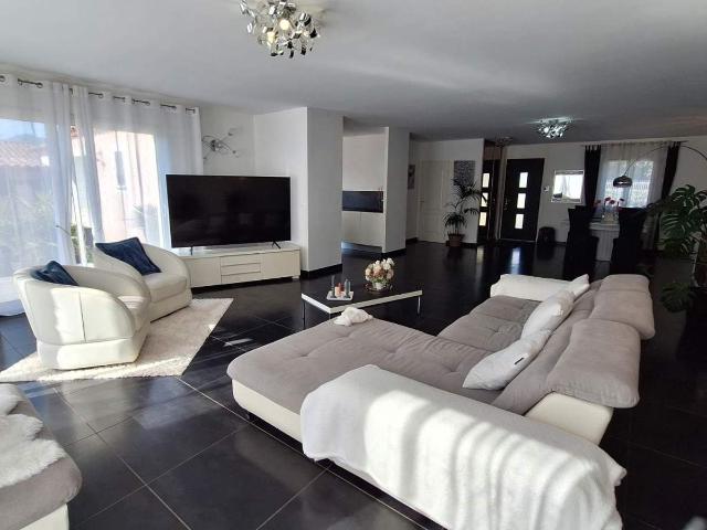 Maison en vente à Lamanon, Provence Alpes Côte d'Azur, 499000€