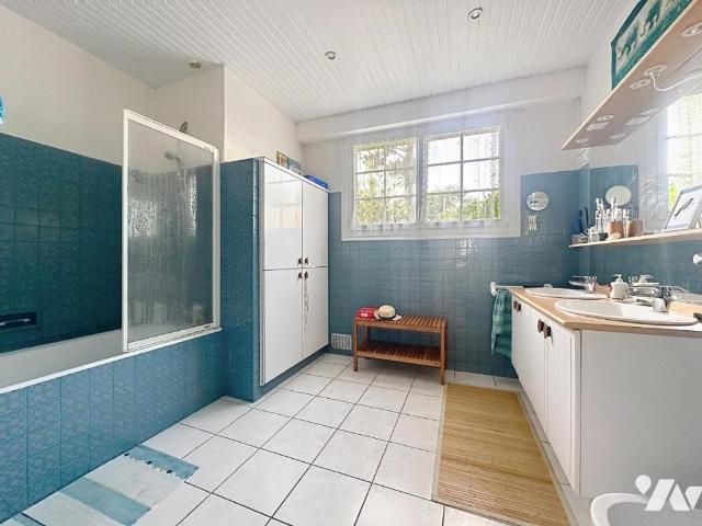 Maison en vente à Larmor Plage, Bretagne, 1120 €