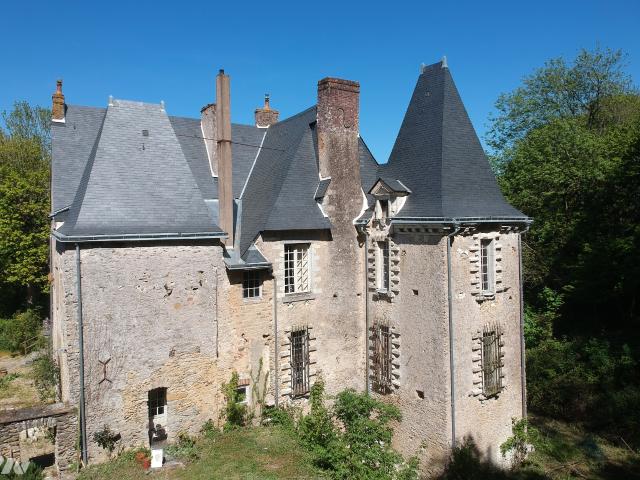 Maison en vente à Laval, Pays de la Loire, 1910 €