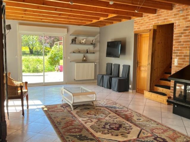 Maison en vente à Luynes, Centre Val de Loire, 382000€