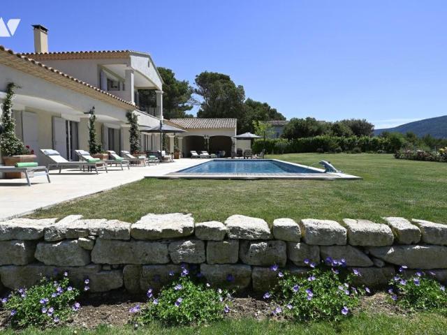 Maison en vente à Ménerbes, Provence Alpes Côte d'Azur, 2600 €