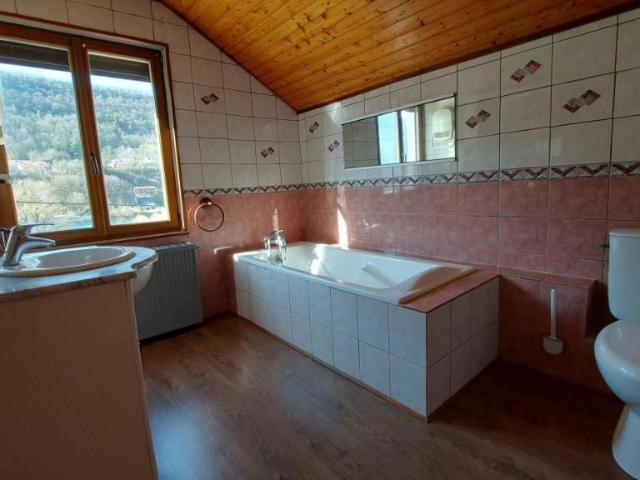 Maison en vente à Montfaucon, Bourgogne Franche Comté, 240000€