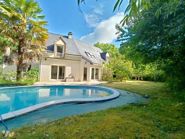 Maison en vente à Pont Péan, Bretagne, 400000€