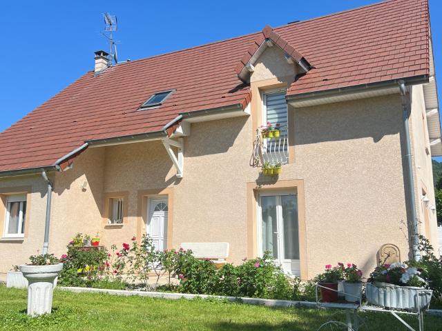 Maison en vente à Poligny, Bourgogne Franche Comté, 270000€