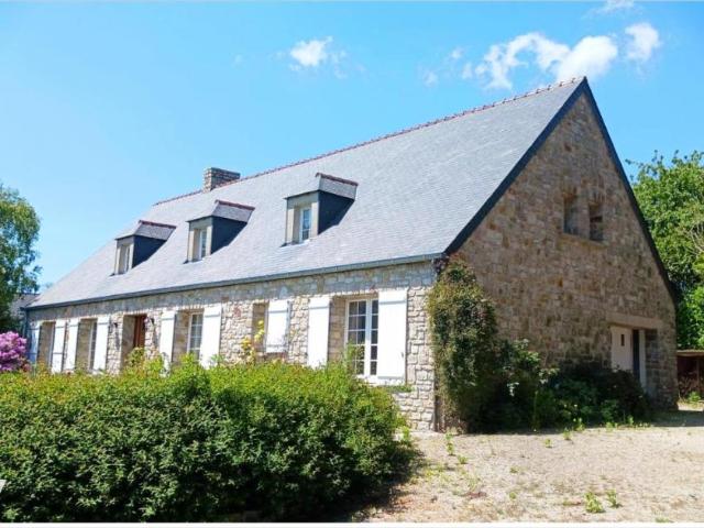Maison en vente à Quettehou, Normandie, 420100€