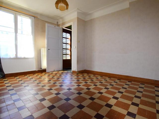 Maison en vente à Roncey, Normandie, 84200€