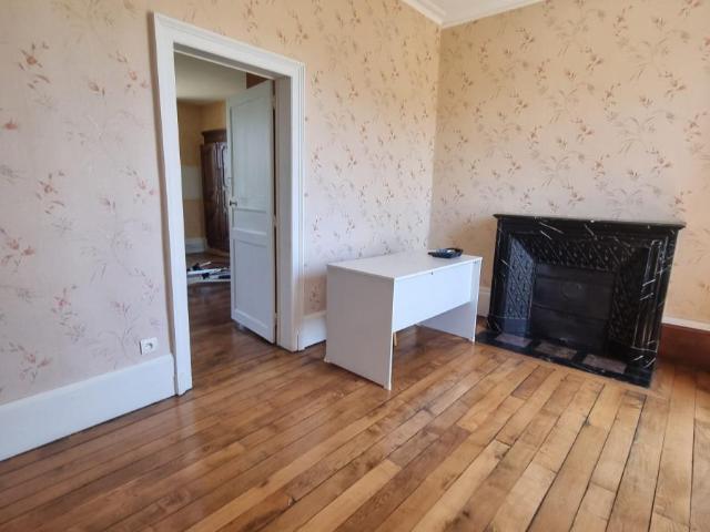 Maison en vente à Saint Pierre le Moûtier, Bourgogne Franche Comté, 695000€