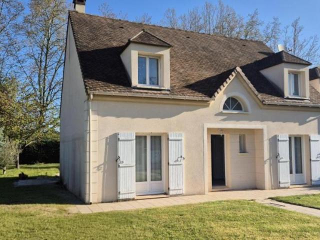 Maison en vente à Saint Pierre lès Nemours, Île de France, 449000€