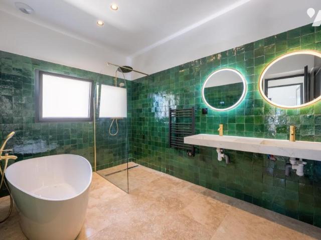 Maison en vente à Saint Saturnin lès Apt, Provence Alpes Côte d'Azur, 871500€