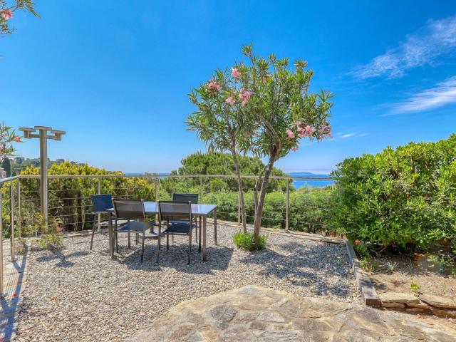 Belle Opportunité en Viager: Charmante Maison avec Vue Mer