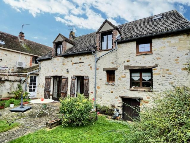 Charmante maison en pierre de 135 m² à Cessoy en Montois en Via