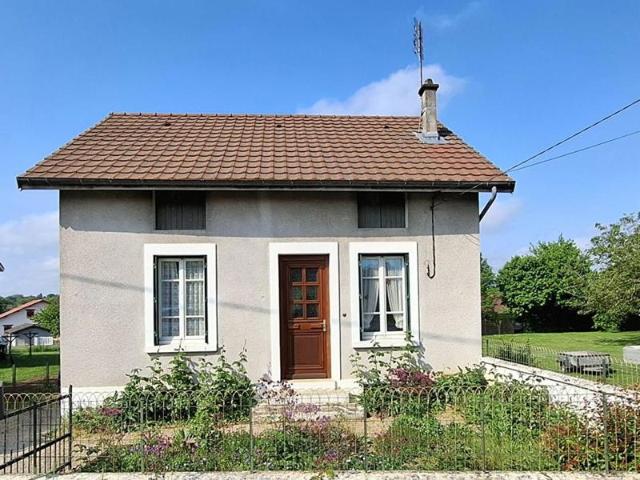 Maison en village 70 m2 joli terrain
