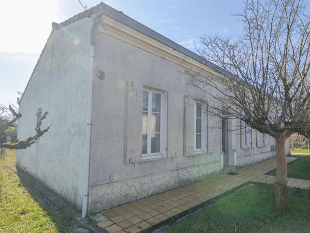 Maison, Echoppe en pierre Centre ville de Saint Médard En Jal