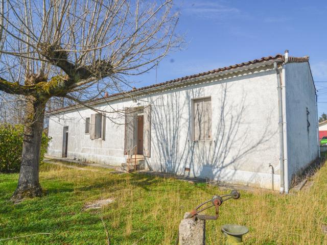 Maison, Echoppe en pierre Centre ville de Saint Médard En Jal