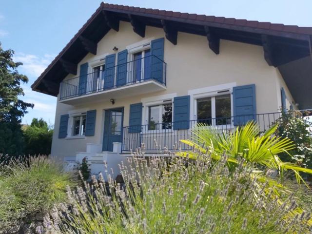 Maison ECOLOGIQUE de 148 m² avec piscine chauffée et sauna à CHENS SUR LEMAN
