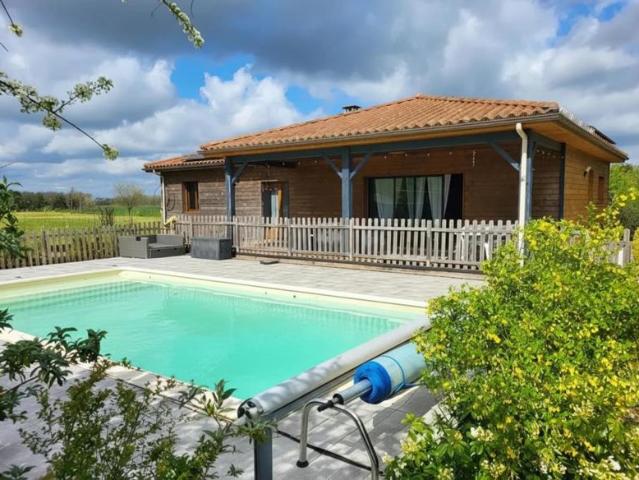 Maison écoresponsable avec piscine à Aussac Vadalle