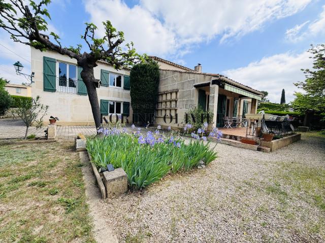 Maison Eguilles village à pied
