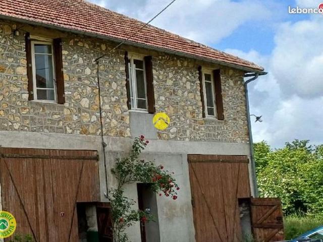 Maison élevée sur sous sol