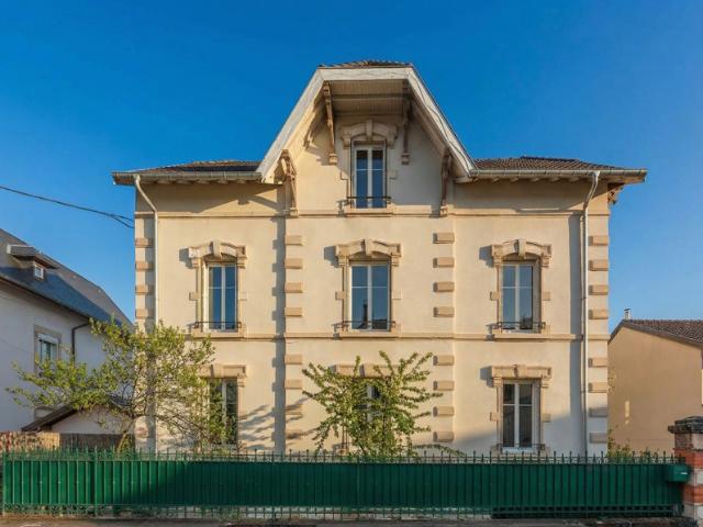 MAISON EPINAL 12 PIECES 244 M2