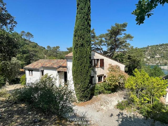 Maison avec piscine, vue lac et accès direct