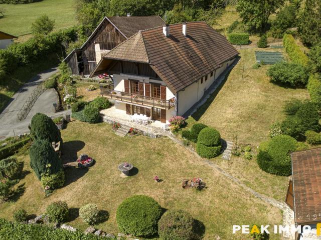 Maison et annexes 7 pièces 400 m2 LATHUILE