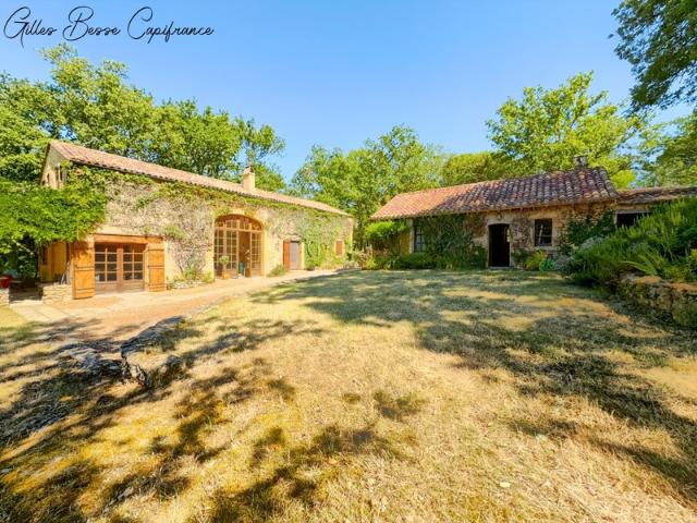 Maison et annexes à MAUZAC ET GRAND CASTANG 24