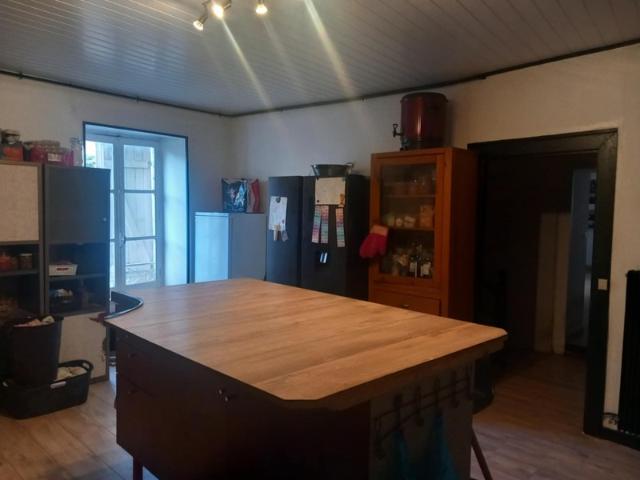 Maison et appartement à Thiers – Ensemble avec garage et caves – Creux de l’Enfer
