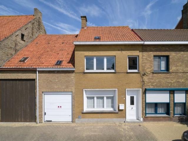 Maison et garage sur 290m² à vendre à Furnes