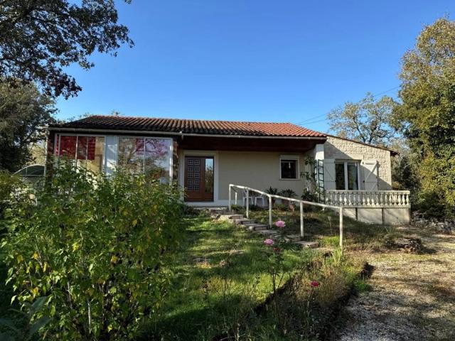 Maison et garage sur terrain de 4550 m²