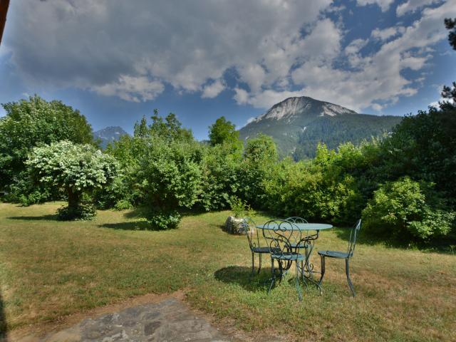 Maison et grand terrain constructible