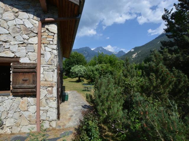Maison et grand terrain constructible
