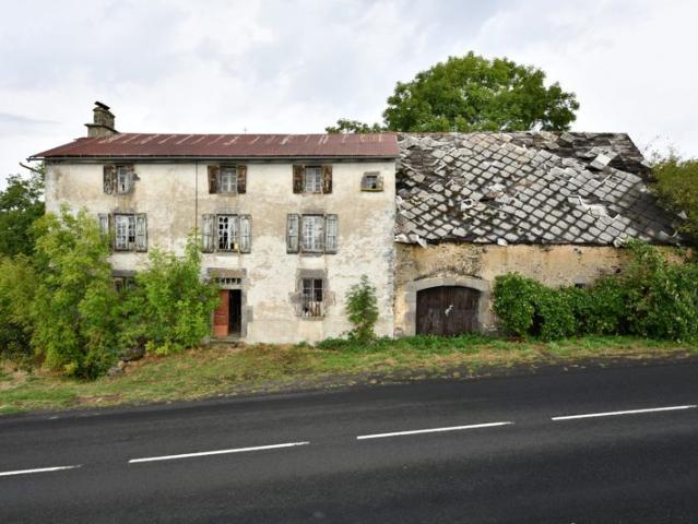 Maison et grange attenante
