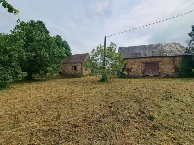 Maison et grange à rénover Ségur le Château