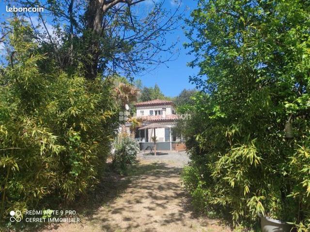 Maison et deux gîtes sur 6000m²