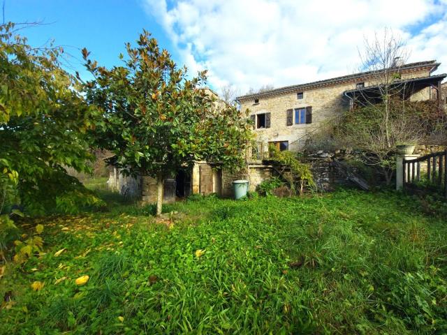 Maison et dépendances dans un hameau, secteur de Verfeil 190m² Verfeil