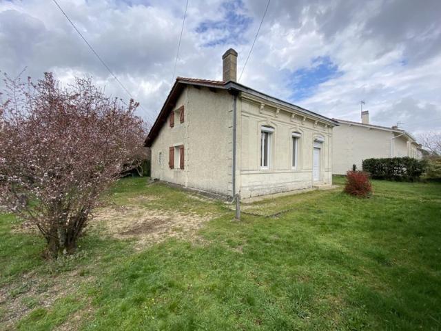 Maison et dépendances en centre ville sur 1368 m² de terrain