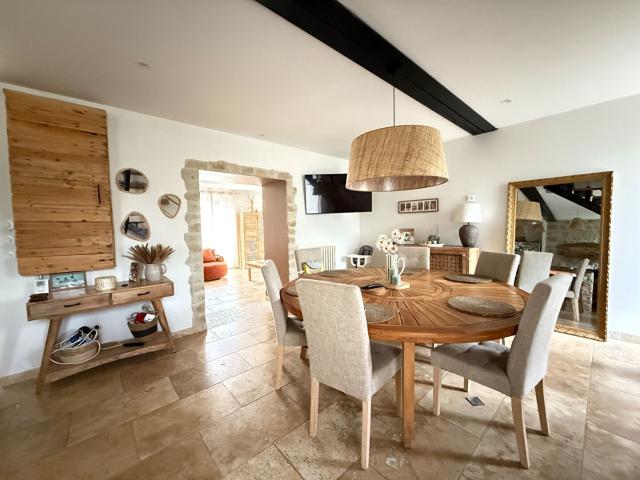 Maison et dépendances en pierre 172m² Trémons