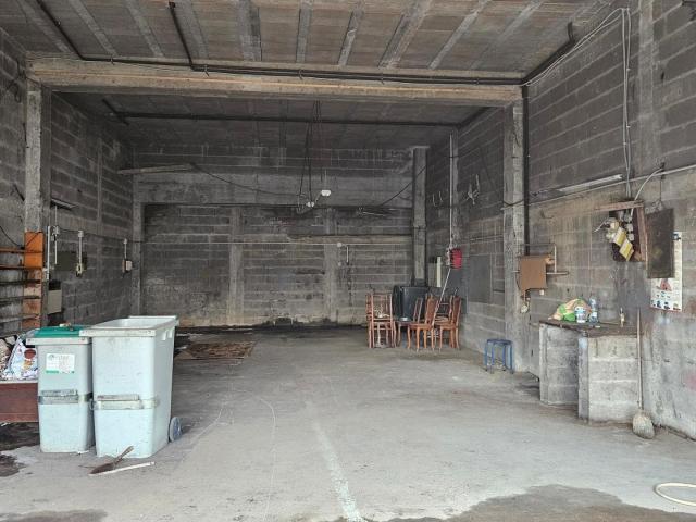 Maison et immense garage
