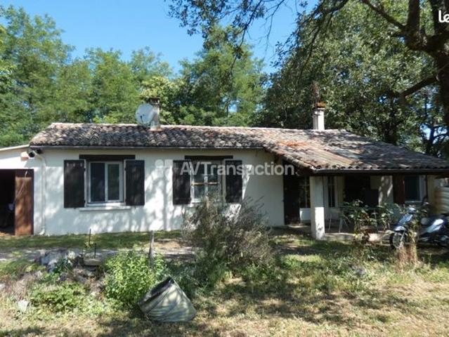 Maison et jardin à la campagne