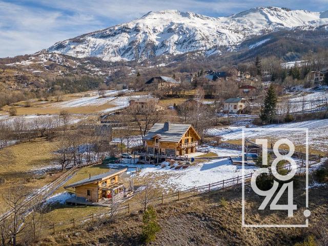 Chalet et maisonnette T9 à vendre Enchastrayes 04 04400 | 338.59 m² | terrasses, jardin