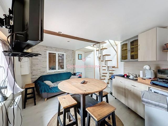 Maison et studio sur un terrain de 588 m2